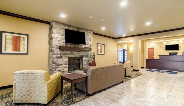 Cobblestone Hotel & Suites - McCook