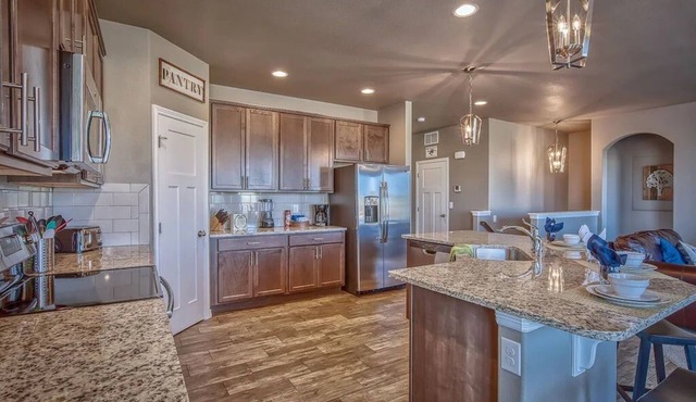 Colorado Springs Mountain View Haven The holiday season is here – Book now.