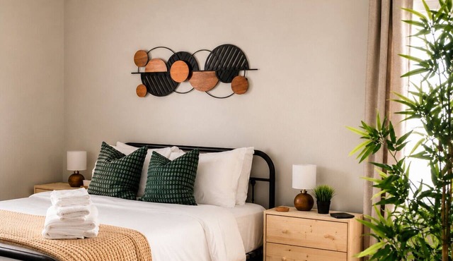 Come back, sleep well, and feel at home—minutes from Maxwell and downtown.