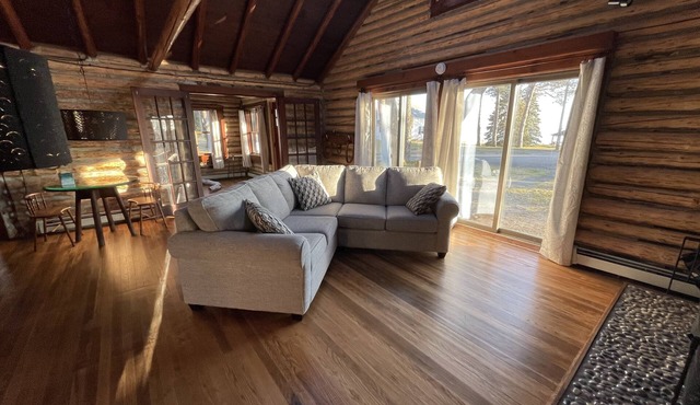 Come relax at this peaceful, rustic cabin on the shores of Lake Huron. in Au Gres