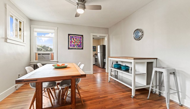 Comfortable home with an artful flair close to PNC, museums and restaurants. in Pittsburgh