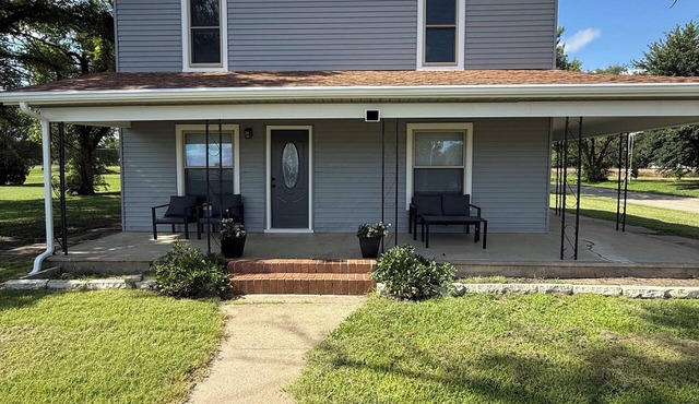 Comfortable Kansas lodge for families, friends, and small groups