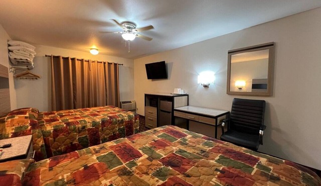 Comfortable Room w/Free Parking, Perfect for an Overnight Stop in Nebraska City