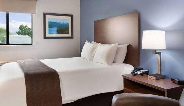 Comfortable Rooms with Kitchens Near Franklin County Historical Museum in Pasco