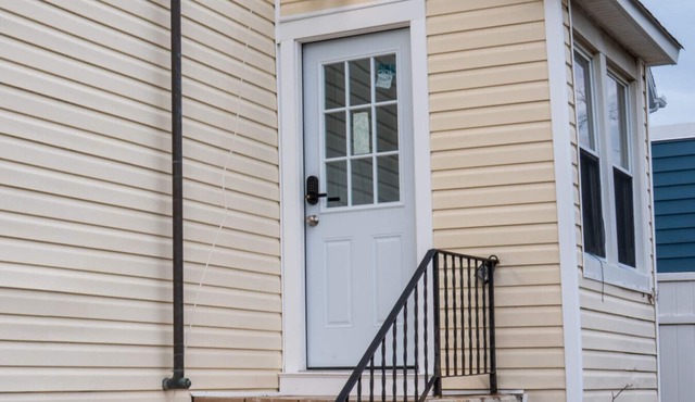 Comfortable Two Bedroom Apartment in Long Branch