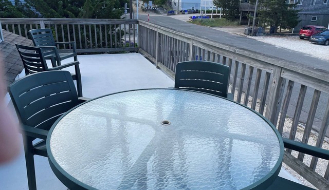 Comfy & Airy 2 Bedroom 2nd floor Apartment with great deck 4th from Ocean