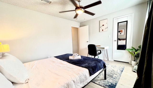 Comfy Apartment by the Domain w/ Fast Wifi
