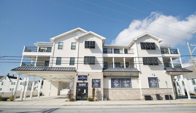 Condo 1.5 Blocks from the Beach Above Berardi Brothers Pizza in Sea Isle