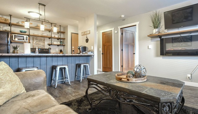 Condo in the Hill #1