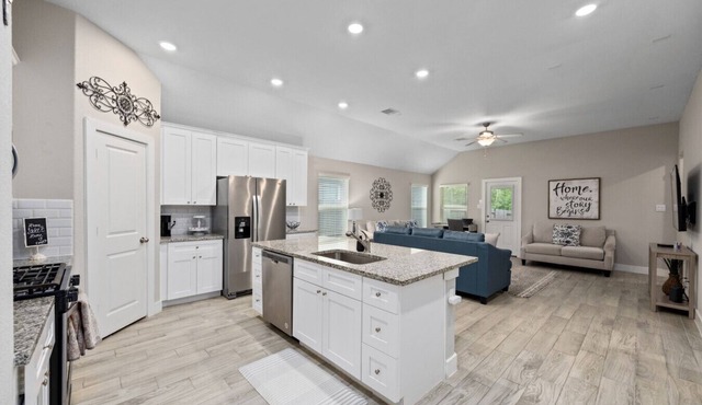 Conroe Single-Story 3BR Sleeps 12 | Fenced Yard, Garage Games, Workspace.
