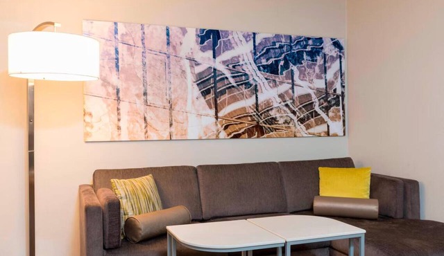 Contemporary Suite Near Rosemont Theater, w/Free Breakfast & Onsite Heated Pool