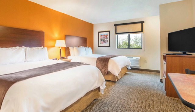 Convenient 3 Units w/Kitchenettes Near Wild Water West Waterpark