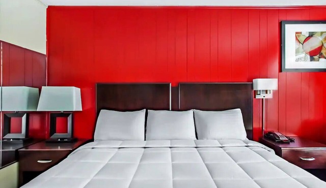 Convenient Room w/King Bed + Private Bath for Comfortable Budget-Friendly Stay