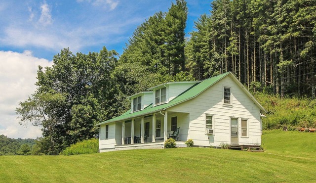 Cool Mountain Days Are Calling - 3BR/1BA w/River Access & WiFi