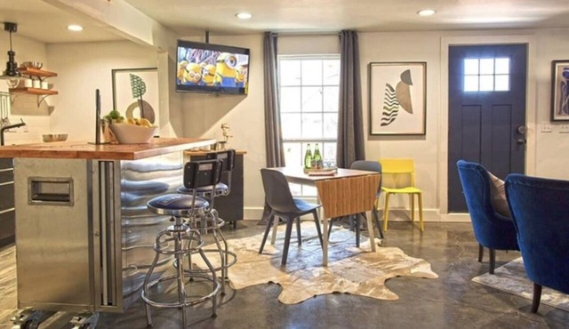 COOL STUDIO GARAGE LOCATED IN THE HEART OF OKC!! W/ PRIVATE YARD!!