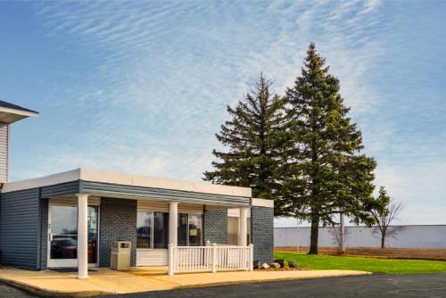 Coratel Inn and Suites by Jasper Owatonna