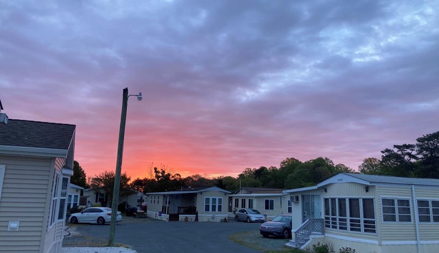 cottage, community pool, playground, boating, crabbing kayaking and fishing!