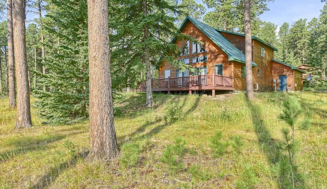 Cougar Cabin - Beautiful 3BR Log Cabin Near Spearfish Canyon and Deadwood!