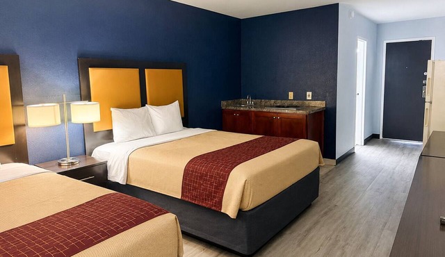 COUNTRY HOST INN