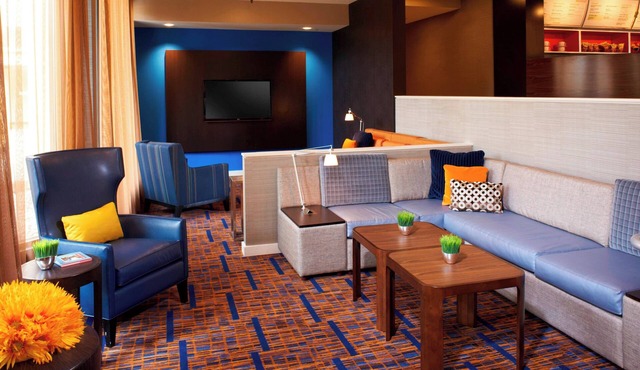 Courtyard by Marriott Chicago Deerfield
