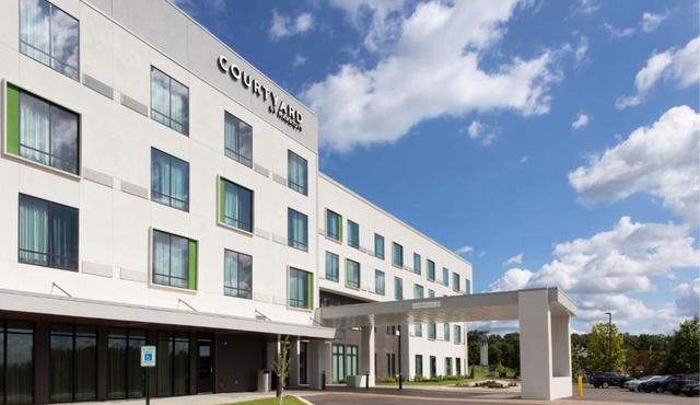 Courtyard by Marriott Memphis East Galleria