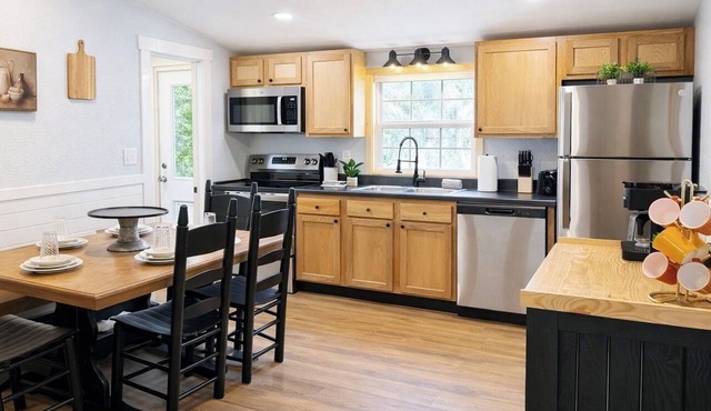 Cove Sweet Cove - 3BR + 2BR Near the Caverns!