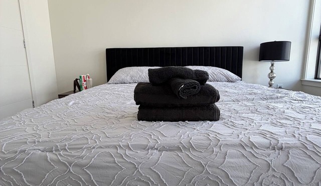 Cozy 1-bedroom apartment in Carteret with rooftop and gym access