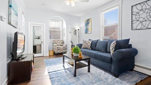 Cozy 1 BR Apt - 3 Blocks to Beach - Sleeps 6