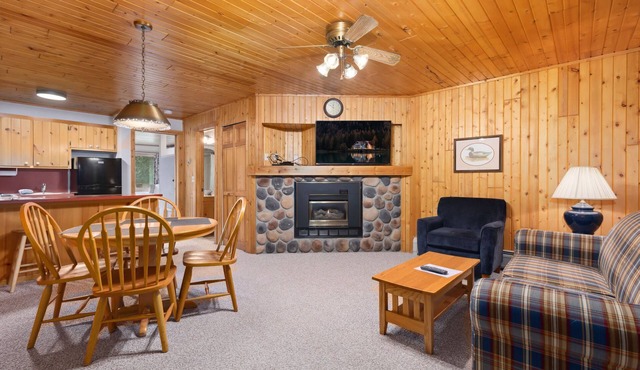 Cozy 1BR Condo w/Balcony & Fireplace