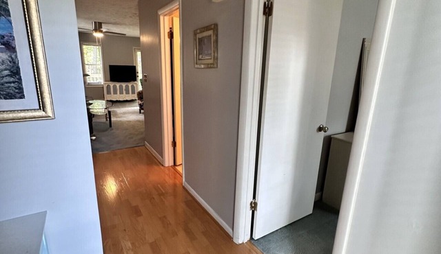 Cozy 2-bedroom apartment in charming Fayetteville with AC, WiFi