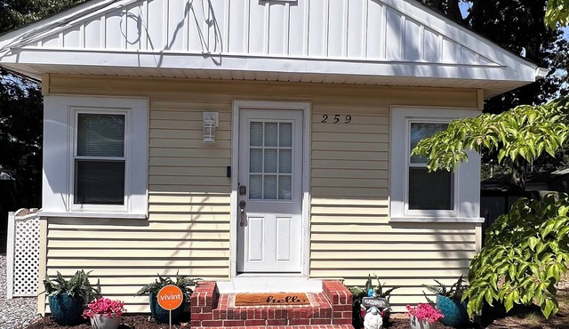 Cozy 2-bedroom bungalow located within 15 minutes to Wildwoods & Cape May!