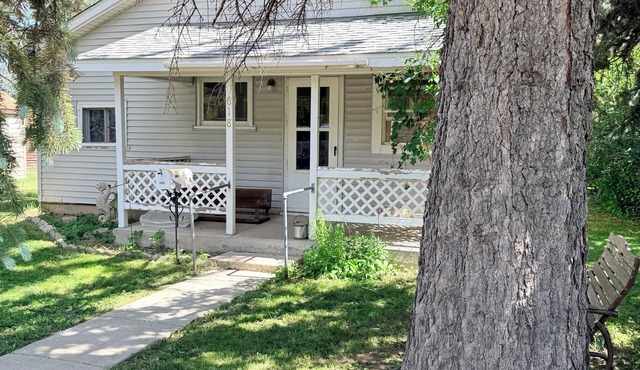 Cozy 2-bedroom house in beautiful Sundance Wyoming perfect for relaxing stays