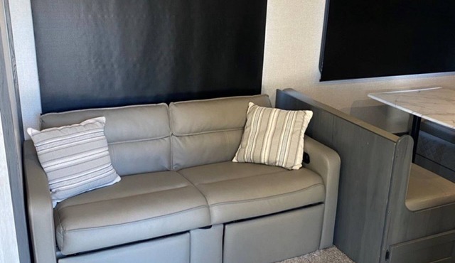 Cozy 2-bedroom RV in a pleasant campground in brilliant Florence with AC, WiFi.