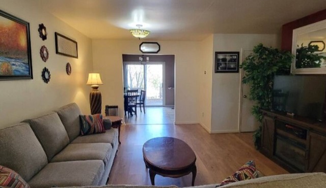 Cozy 2-bedroom townhome in charming Elkton