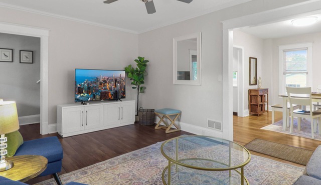 Cozy 2-Story House Near Downtown Libertyville