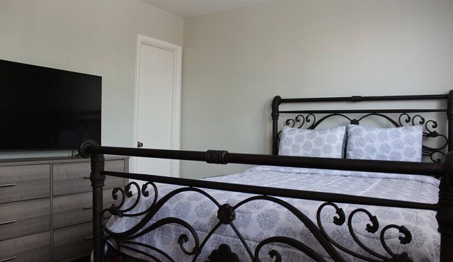 Cozy 3 Bedroom/Great Location! Parking incl.