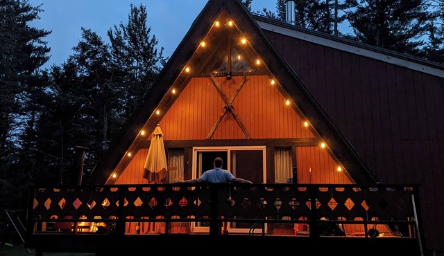 Cozy A-frame chalet with 9 AM check-in & 6 PM check-out!