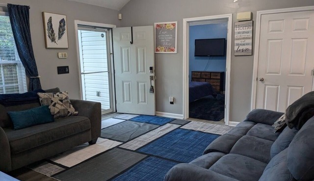 Cozy and fun 3-bedroom house in Charlotte. Close to both uptown & the airport!