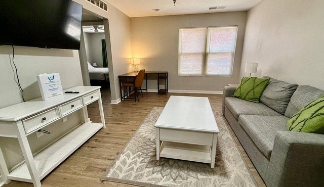 Cozy Apartment Near Aksarben Village Attractions