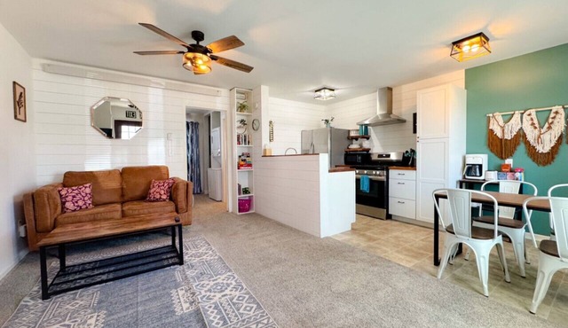 Cozy Apt, Great Location, Patio, Walk to Downtown!