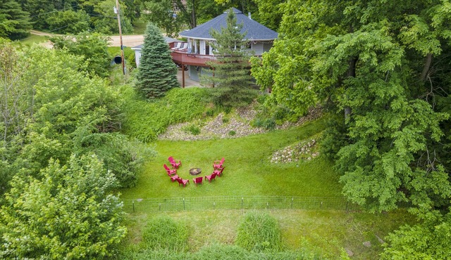 Cozy & Beautiful Riverfront Home | Perfect Getaway
