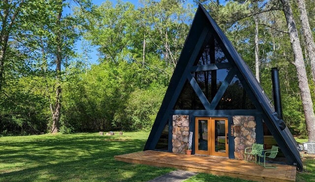 Cozy Cabin for Campfires & Lake Adventures