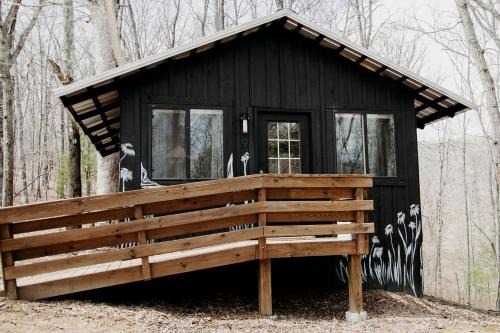 Cozy Cabin: Glamping for the Ultimate Adventurers in Tracy City, TN