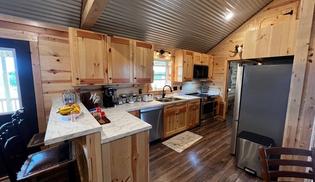 Cozy Cabin & Modern on a 1,000 acre Exotic Wildlife Ranch