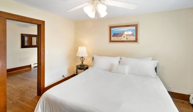 Cozy & Centrally Located