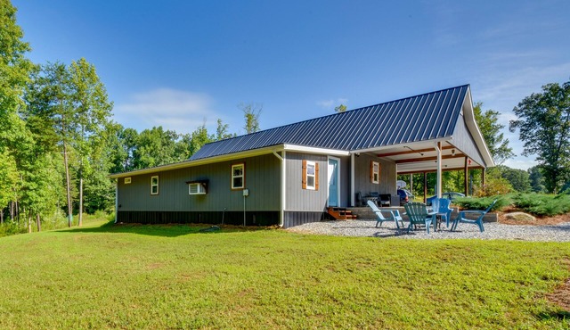 Cozy Clarkesville Getaway w/Fire Pit! in Clarkesville
