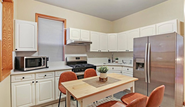 Cozy & Comfy 5BR Building by O'Hare & Downtown