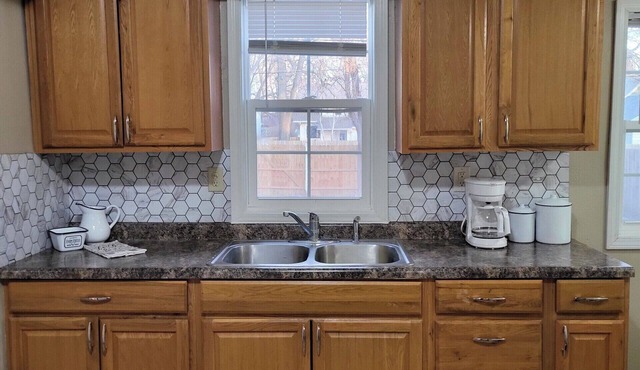 Cozy Cottage Centrally Located
