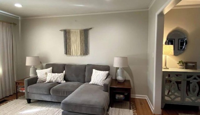 Cozy Cottage near Expo, Pets Welcome!