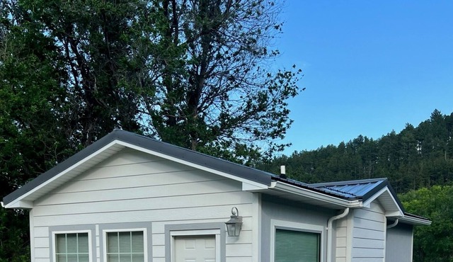 Cozy Country Cottage in the Black Hills of SD! Minutes from Custer State Park!